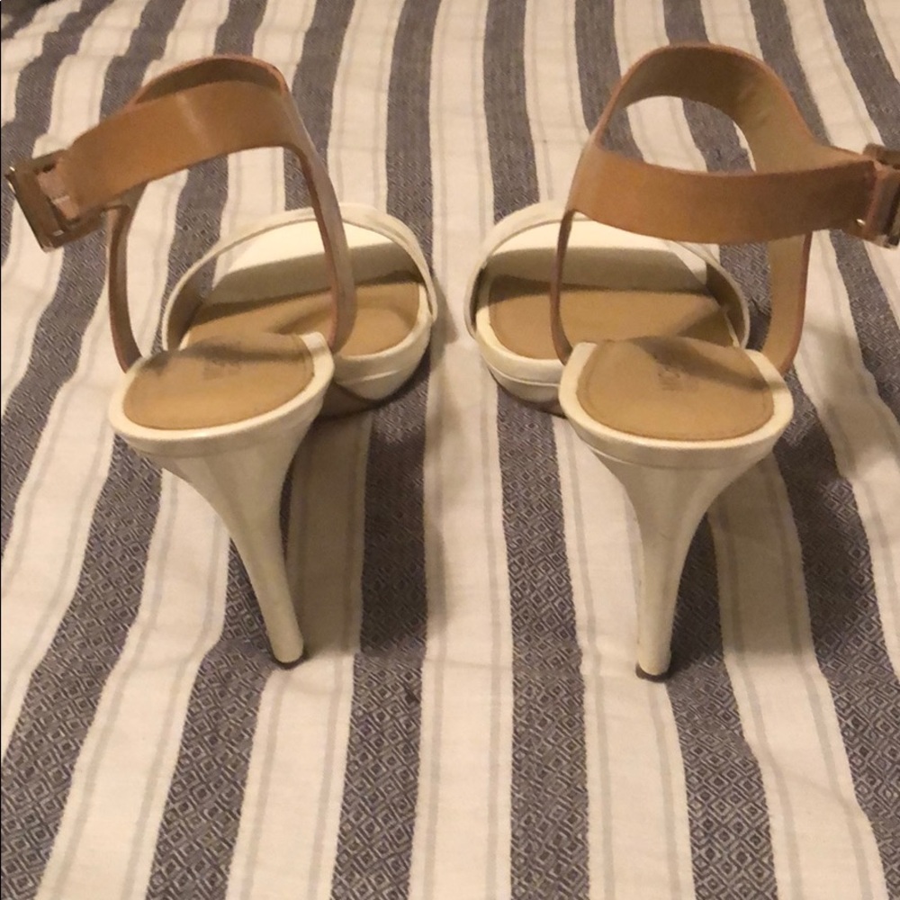 💋SOLD💋Michael Kors Heels - Picture 3 of 4